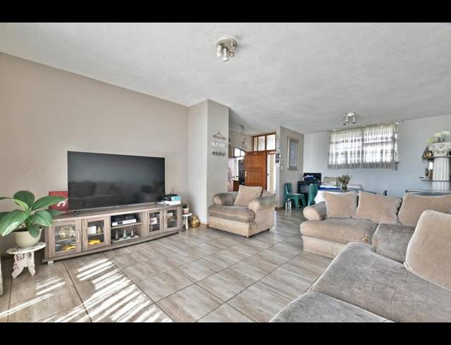 3 BEDROOM APARTMENT FOR SALE IN BRAMLEY PARK